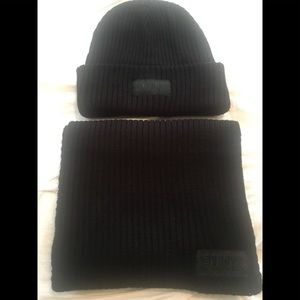 VICTORIA’S SECRET KNIT BEANIE AND SCARF SET